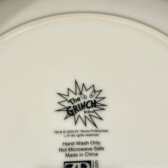 The Grinch with Snowflakes Pink and Green Salad Plate - Picture 6 of 6